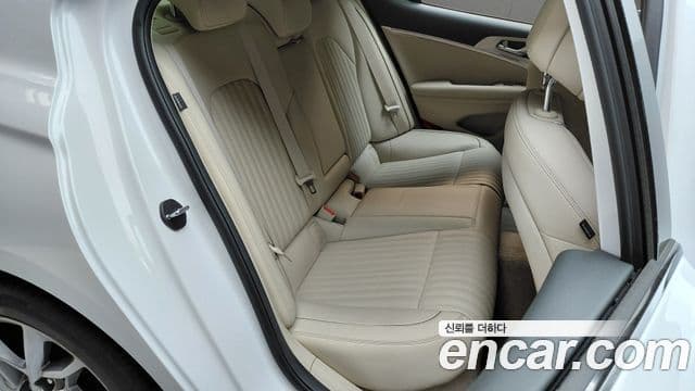 Genesis G70 2022 — ფოტო 10/30