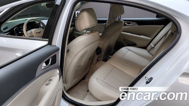 Genesis G70 2022 — ფოტო 28/30