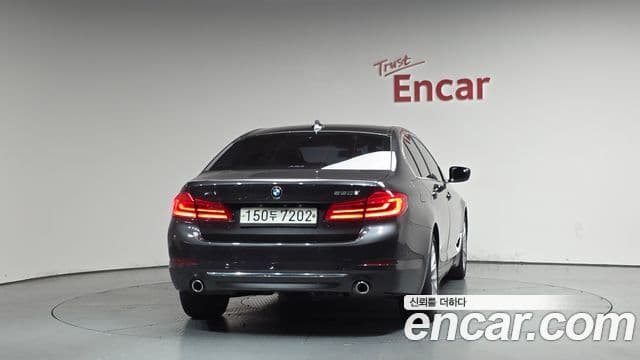 BMW 5 Series 2019 — Şəkil 13/20