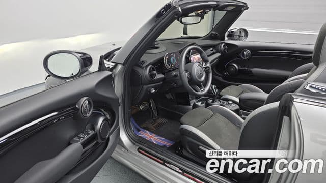 Mini Cooper S Convertible 2024 — Фото 10/20