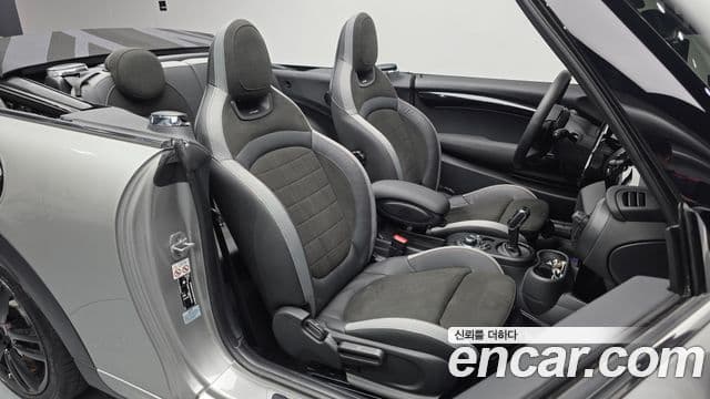 Mini Cooper S Convertible 2024 — Фото 12/20
