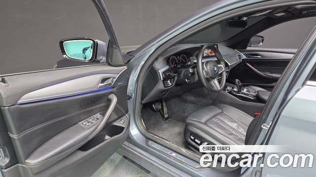 BMW 5 Series 2019 — фото 10 из 20