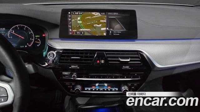 BMW 5 Series 2019 — ფოტო 13/20