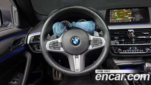 BMW 5 Series 2019 — фото 14 из 20