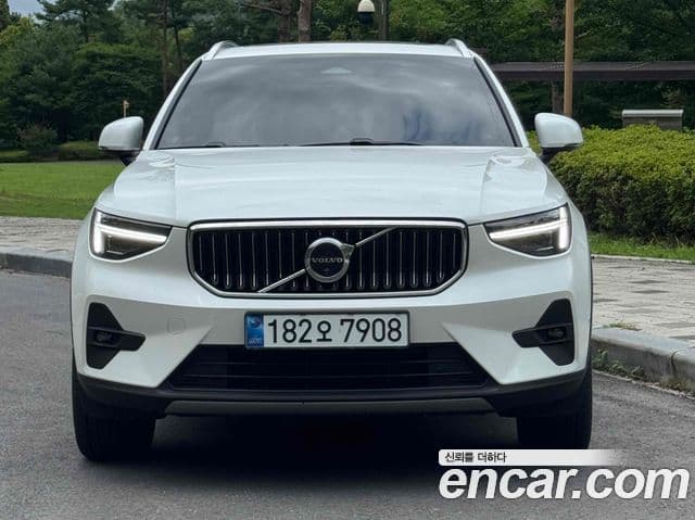 Volvo XC40 2024 — ფოტო 2/20