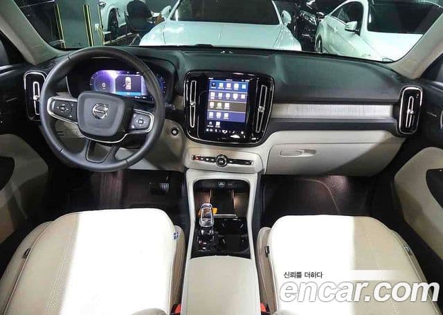 Volvo XC40 2024 — ფოტო 7/20