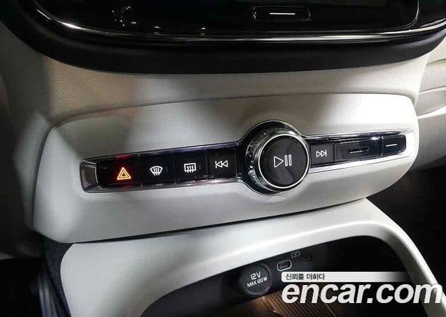 Volvo XC40 2024 — ფოტო 14/20