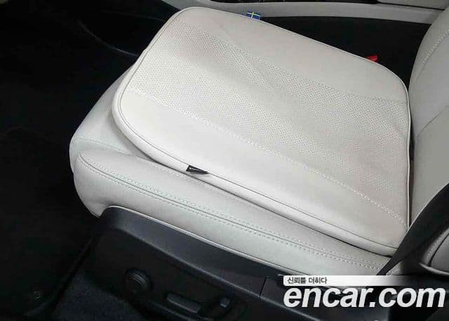 Volvo XC40 2024 — ფოტო 18/20