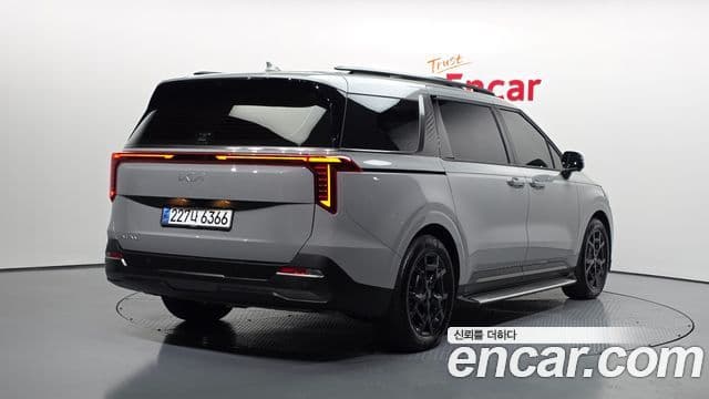 Kia Carnival 2024 — ფოტო 2/20