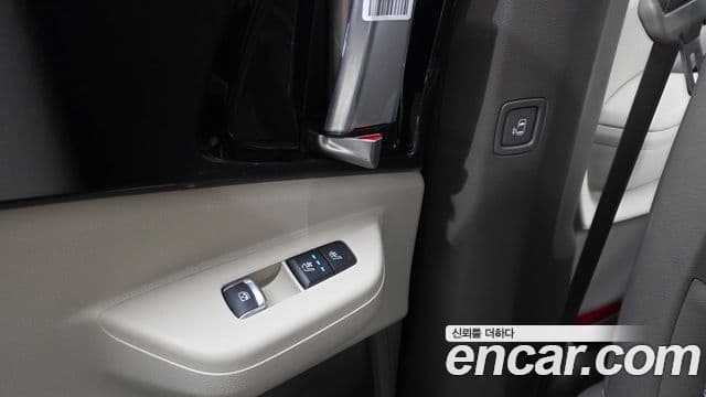 Kia Carnival 2024 — ფოტო 19/20