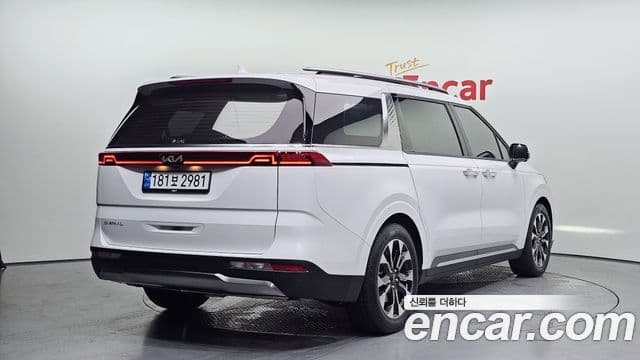 Kia Carnival 2023 — Фото 2/20