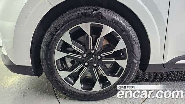 Kia Carnival 2023 — Фото 5/20