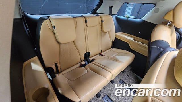 Kia Carnival 2023 — Фото 19/20