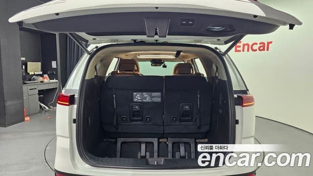 Kia Carnival 2023 — Фото 20/20