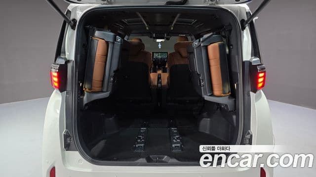 Toyota Alphard 2023 — Şəkil 16/20