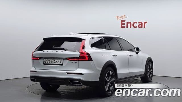 Volvo V60 Cross Country 2020 — Фото 2/20