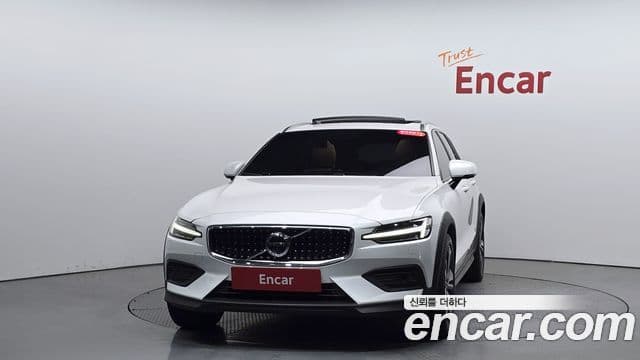 Volvo V60 Cross Country 2020 — Фото 3/20