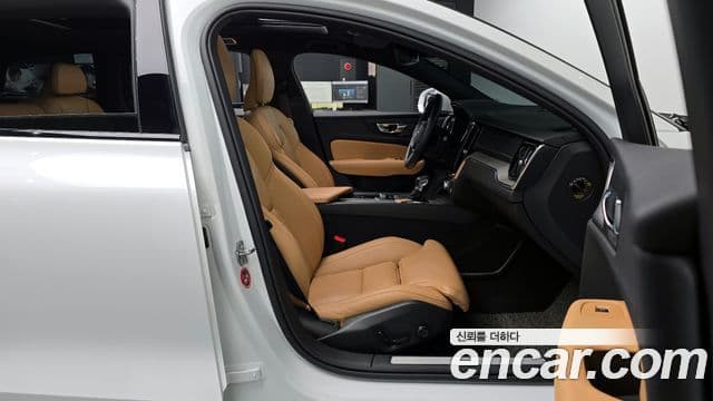 Volvo V60 Cross Country 2020 — Фото 11/20