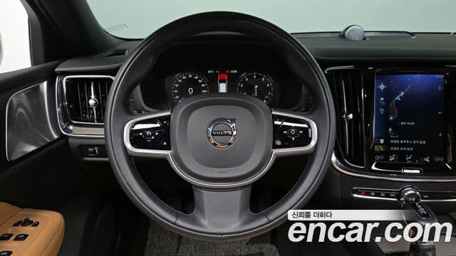 Volvo V60 Cross Country 2020 — Фото 13/20