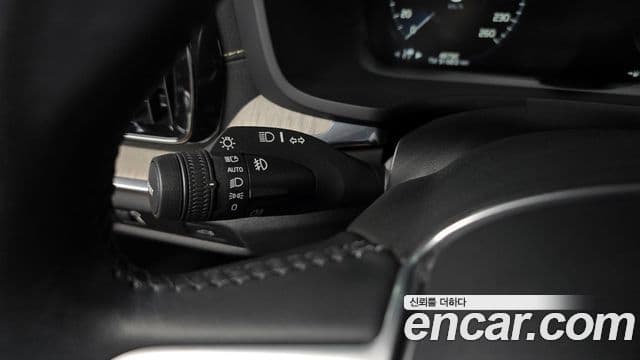 Volvo V60 Cross Country 2020 — Фото 18/20