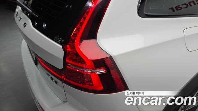 Volvo V60 Cross Country 2020 — Photo 22/35