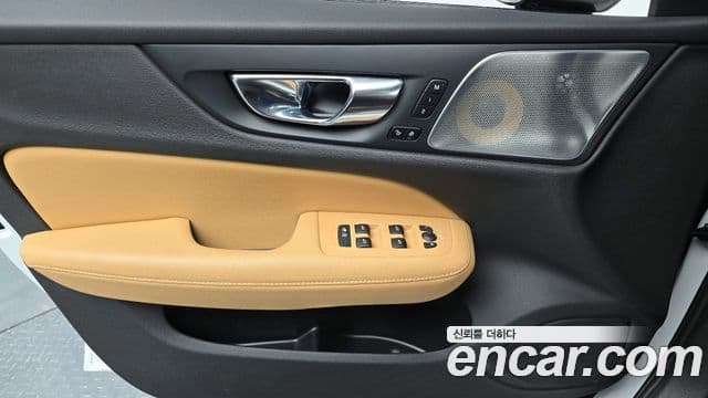 Volvo V60 Cross Country 2020 — Photo 31/35