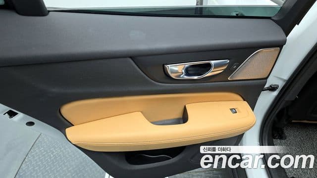 Volvo V60 Cross Country 2020 — Photo 9/35