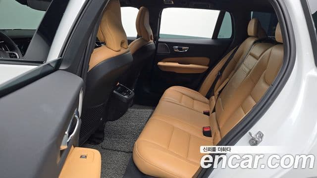 Volvo V60 Cross Country 2020 — Photo 6/35