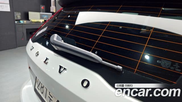 Volvo V60 Cross Country 2020 — Photo 2/35