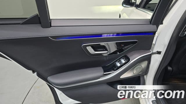 Mercedes-Benz S-Class 2021 — Photo 9/37