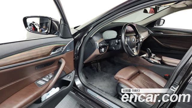 BMW 5 Series 2019 — Şəkil 10/20