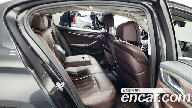 BMW 5 Series 2019 — Şəkil 11/20