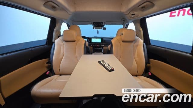 Kia Carnival 2023 — ფოტო 14/20
