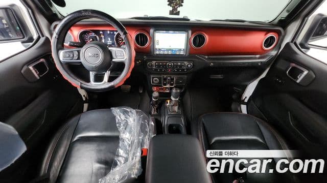 Jeep Wrangler 2020 — ფოტო 7/20