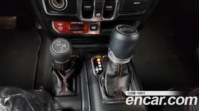 Jeep Wrangler 2020 — ფოტო 9/20