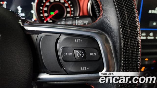 Jeep Wrangler 2020 — ფოტო 16/20