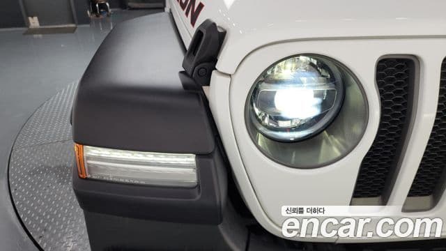 Jeep Wrangler 2020 — Photo 25/34