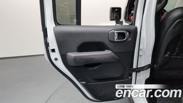 Jeep Wrangler 2020 — Photo 22/34