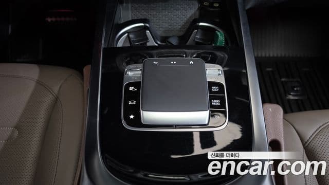 Mercedes-Benz G-Class 2024 — Photo 14/33