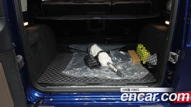 Mercedes-Benz G-Class 2024 — Photo 28/33