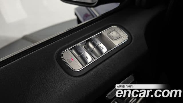 Mercedes-Benz G-Class 2024 — Photo 24/33