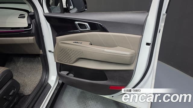 Kia Carnival 2024 — Şəkil 28/33