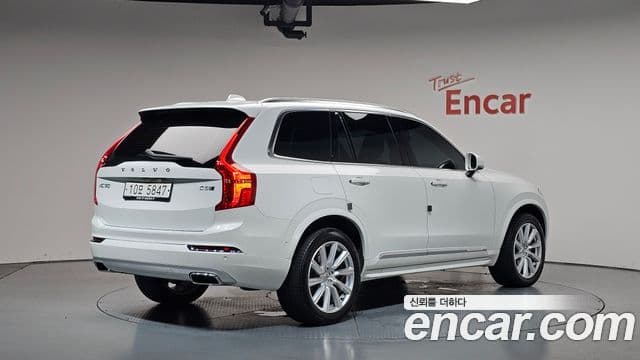 Volvo XC90 2018 — Фото 2/20