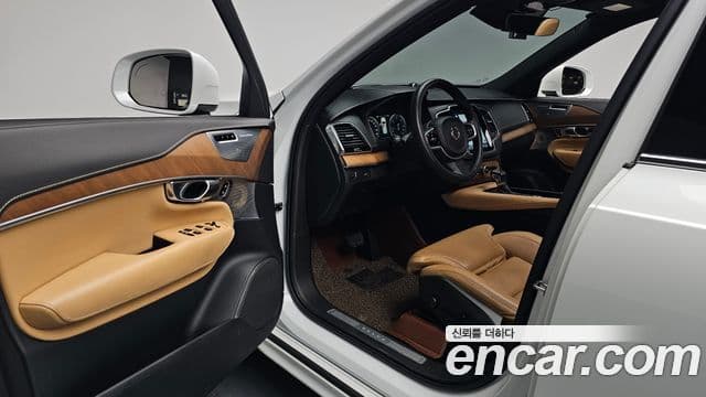 Volvo XC90 2018 — Фото 10/20