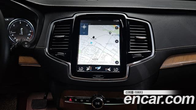 Volvo XC90 2018 — Фото 13/20