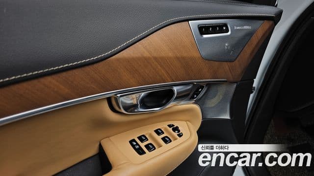 Volvo XC90 2018 — Фото 17/20