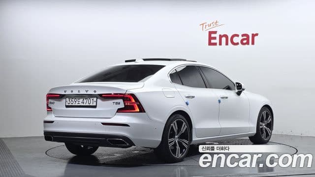Volvo S60 2020 — ფოტო 2/20