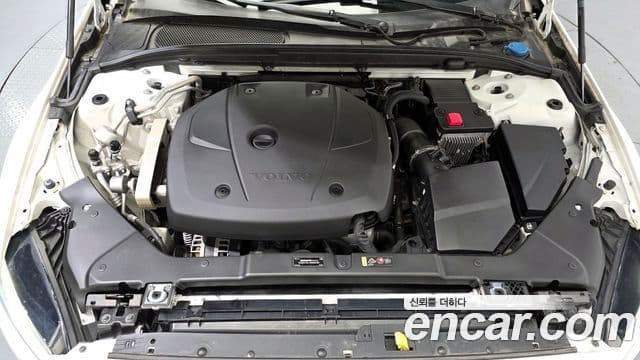 Volvo S60 2020 — ფოტო 6/20