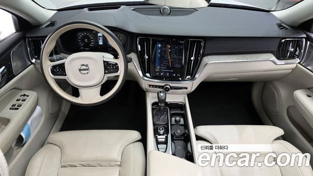 Volvo S60 2020 — ფოტო 7/20