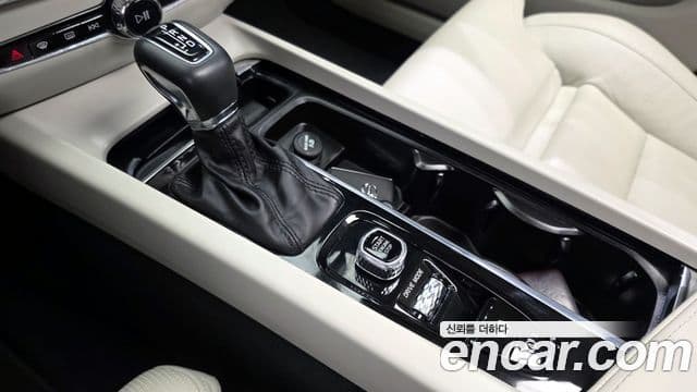 Volvo S60 2020 — ფოტო 9/20